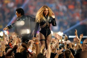Pro-Police Group Trolls Beyoncé Concert with #BlueLivesMatter Flying Banner